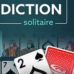 Hrací karty před nápisem Addiction Solitaire v modrém pozadí