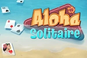 Název Aloha Solitaire v tropickém designu s kartami na pláži u moře