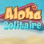 Název Aloha Solitaire v tropickém designu s kartami na pláži u moře