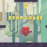 Červený medvěd běžící lesem s platformami a názvem Bear Chase nahoře