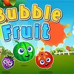 Barevné ovoce s tvářemi na pozadí modré oblohy a zelené trávy s nápisem Bubble Fruit