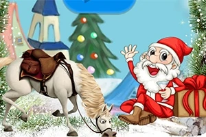 Santa Claus sedí vedle dárku na sněhu a mává, za ním je kůň a vánoční stromek s ozdobami