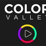Nápis „COLOR VALLEY“ na černém pozadí s barevným kruhem a symbolem přehrávání uprostřed