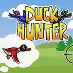 Kreslená scéna s letícími kachnami, zaměřovačem a nápisem Duck Hunter na venkovském pozadí s lesem a oblohou
