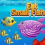 Barevné ryby plavoucí pod vodou s nápisem Eat Small Fishes nahoře