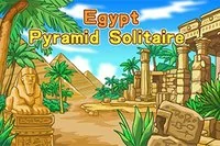 Klasická hra Pyramid Solitaire zasazená do starověkého Egypta