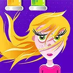 Dívka s blond vlasy a velkýma zelenýma očima na fialovém pozadí s lahvičkami nahoře a po straně