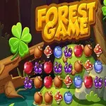 Barevná lesní scéna s ovocem a houbami pod nápisem Forest Game, obklopená vegetací a stromy