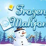 Sněhulák s kloboukem a šálou na pozadí zasněženého lesa s kartami s obrázky tučňáka, vánočního stromku a vločky