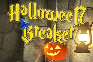 Nápis Halloween Breaker s modrým kloboukem a dýní s vyřezaným úsměvem vedle lucerny na kamenném pozadí