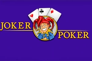 Logo s usmívajícím se šaškem, třemi hracími kartami a nápisem Joker Poker na fialovém pozadí