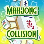 Název Mahjong Collision ve žluto-zelených písmenech na pozadí mahjongových kamenů různého designu