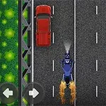 Motorka s plameny pohybu na silnici vedle červeného auta s herními ovládacími tlačítky na obrazovce