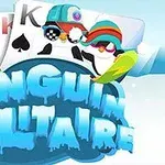 Tři tučňáci s čepicemi a šálami stojící před herními kartami s nápisem Penguin Solitaire ve zmrzlém stylu