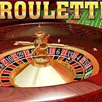 Ruleta se dřevěným rámem, číselným kolem a zlato-červeným designem