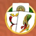 Tři ilustrované karty s barevnými symboly v kulatém zlatém rámečku na červeném pozadí