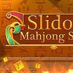Barevný nápis Slidon Mahjong Slide na pozadí s egyptskými hieroglyfy a padajícími dlaždicemi