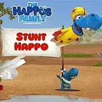 Modrý hroch v kostýmu superhrdiny létající vzduchem po výstřelu z děla, zatímco další dva hroši sledují scénu před cedulí s nápisem Stunt Happo
