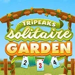 Dřevěná oblouková brána s květinami a nápisy TRIPEAKS SOLITAIRE GARDEN na pozadí zahrady s barevnými lesklými kartami