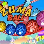 Barevné koule na dráze s nápisem Zuma Ball na světle modrém pozadí s kolotočem a věžemi